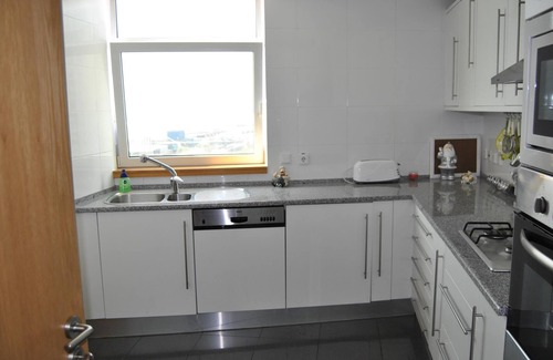 Parque das Nacoes Apartment | High Floor Apartment in Tower with River View Parque Nacoes Expo8