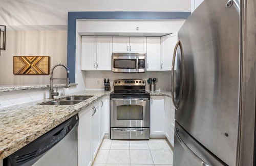 East Kootenay Apartment | High Noon | Top Floor | Pool | Hot Tub | Gym