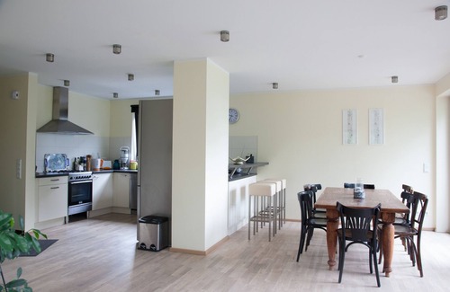 Holzhausen Apartment | High quality kitchen with gas stove, large terrace, Weber gas grill, box spring beds