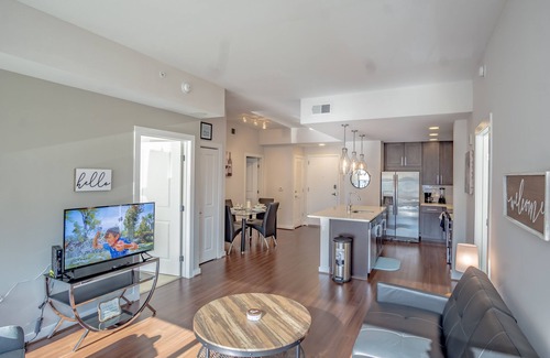 Lenox Apartment | High Rise 2 Bedroom apartment in a Great location by RedAwning