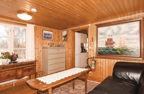 Dalstorp House | High situated cottage on a farm overlooking a pond with noble fish.