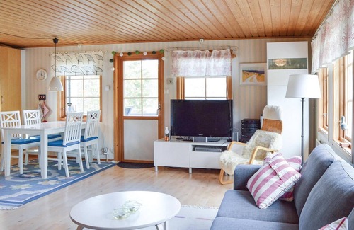 Djurhamn House | High situated cottage on Vindö in the Stockholm archipelago.