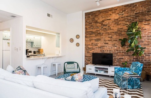Versailles Apartment | High style on the Bourbon Trail