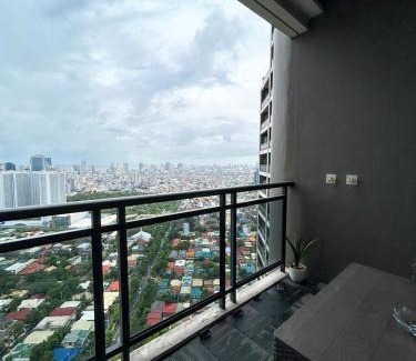 Downtown Apartment | High Sunset View with Fast WiFi, Pool, Big Balcony, Gym Access