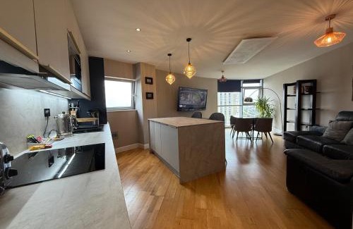 Cardiff City Centre Apartment | High View Serviced Apartment