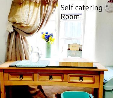 Norton Sub Hamdon House | Higher Barton Guest room