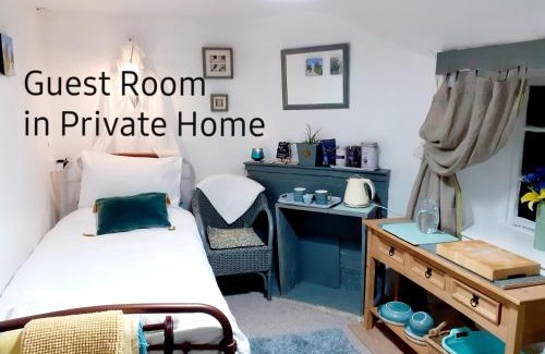 Norton Sub Hamdon House | Higher Barton Guest room