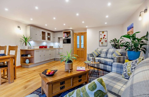 Marybank House | Highfield Lodge - One Bedroom House, Sleeps 2