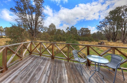 Bronte Park Hotel | Highland Cabins and Cottages