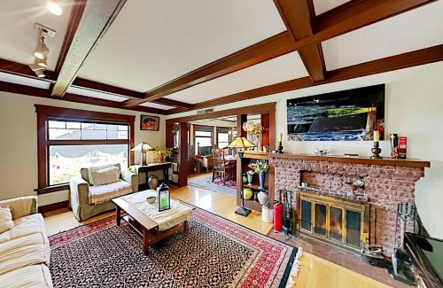 Eagle Rock House | Highland Park Haven