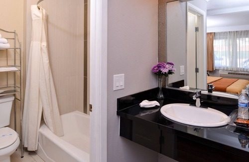 Dimond Hotel | Highlander Motel