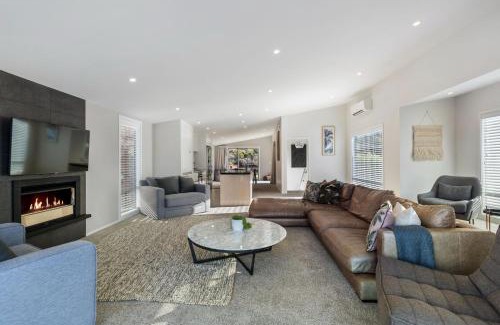 Queenstown House | Highview Haven by Relaxaway Holiday Homes