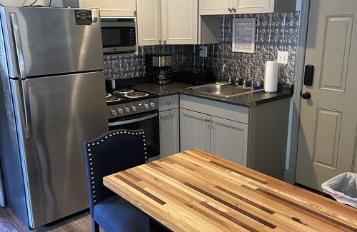 Mullens Cottage | Highwater Inn Sleeps up to Ten