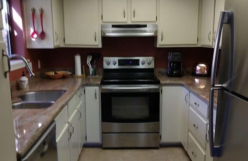 Oak Creek House | ~ Hike Bike Golf ~ Beautiful Views on Golf Course