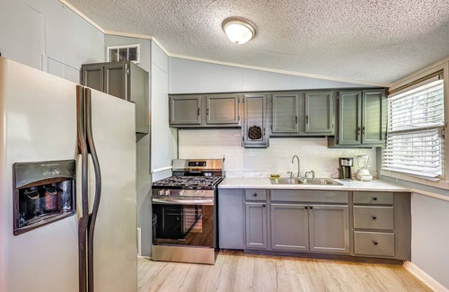 Pine Bluff House | Hike, Golf & Fish: Pine Bluff Retreat