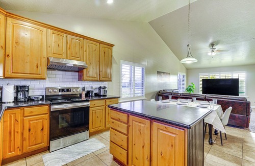 South Jordan House | Hike, Golf & Ski: Family Home in South Jordan