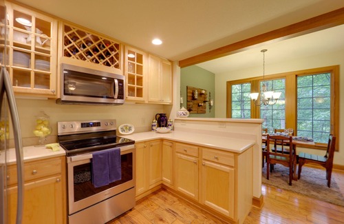 Mountain Air Condo | Hike On-Site: Gem in Burnsville, Near Waterfalls
