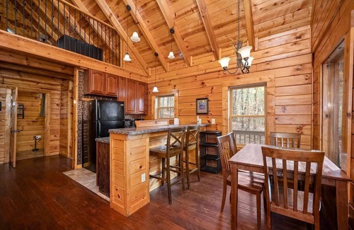 Slade Cabin | Hiker's Retreat | RRG Cabin