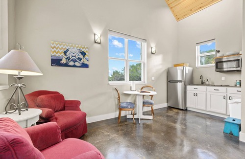 Dripping Springs Cottage | Hill Country Casitas
