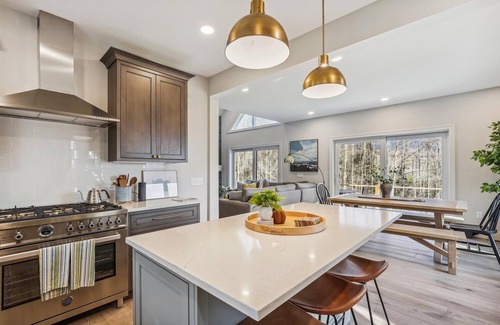 Waterbury Center House | Hill House: 3 br w/fireplace, a/c, hot tub, deck, firepit & garage!
