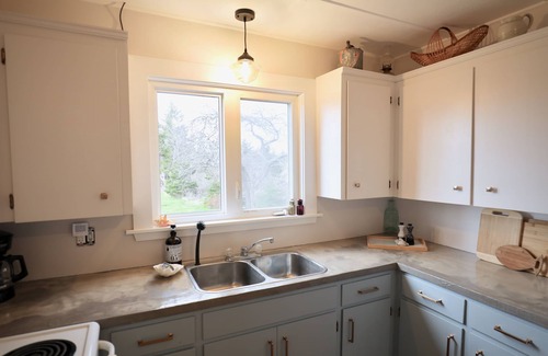 Ketch Harbour Cottage | Hill House is a seaside cottage, 25 min from downtown Halifax. Fully Winterized