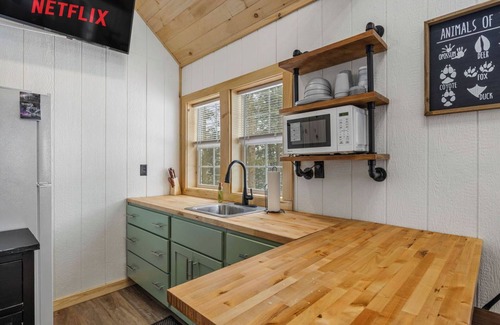 Little Valley Cabin | Hill Side Suite