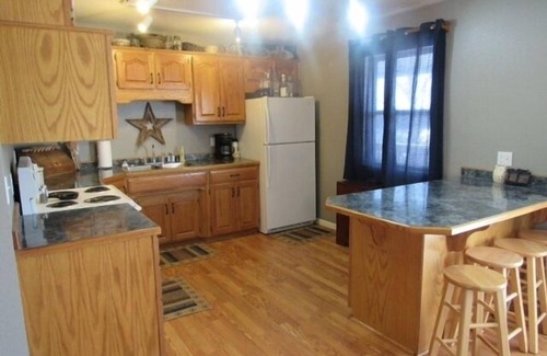 Pittsburg House | Hill Top Haven Dock! Lake access!