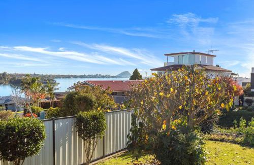 Maungatapu House | Hill Top House - Tauranga Holiday Home
