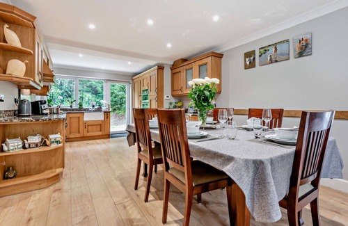 Romsey House | Hill Top - Three Bedroom House, Sleeps 6