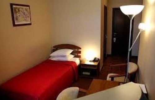 Tema House | Hill View Room