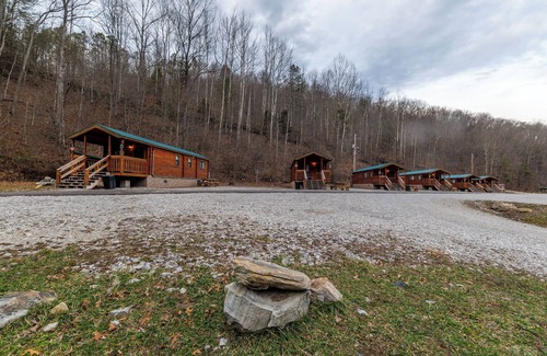 Sod Cabin | Hillbilly Rockin' Rt 3 Cabins - Ivy Branch Trailhead