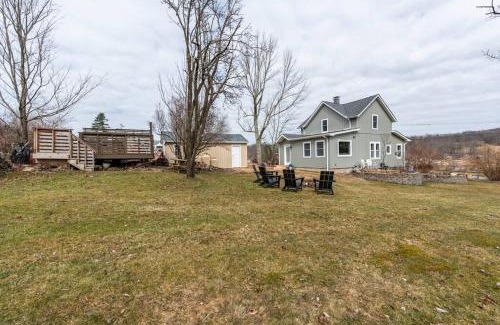 Fishs Eddy House | Hillcrest Cottage - Charming Cottage with hot tub and view!