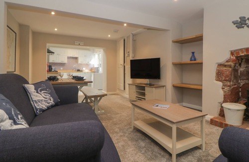 Shaldon House | HILLCROFT COTTAGE, family friendly, with open fire in Teignmouth