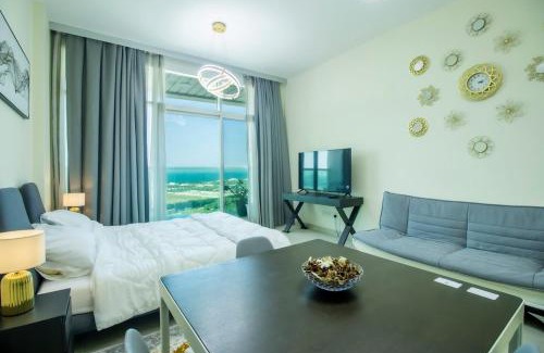 Al Sufouh 1 Apartment | Hilliana Tower - Cozy Studio with Sea View