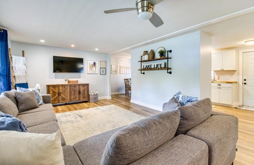 Hillsboro House | Hillsboro Hideaway with Private Hot Tub and Bunkhouse!