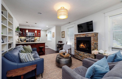 Bull Mountain Apartment | Hillshire Executive Suite Available August 20th