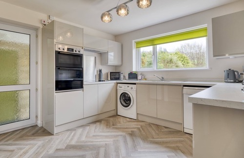 Mangotsfield Cottage | Hillside - a cottage that sleeps 4 guests in 2 bedrooms