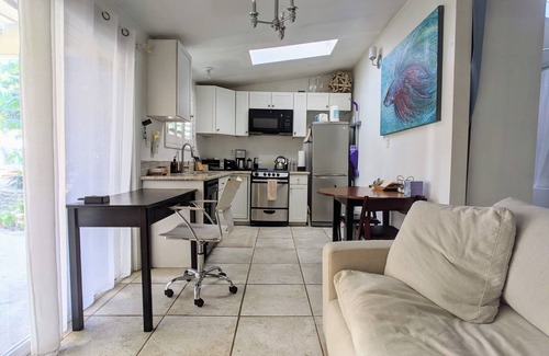 Beverly Glen Apartment | Hillside Bungalow near UCLA, Bel Air with Patio, Garden & Parking