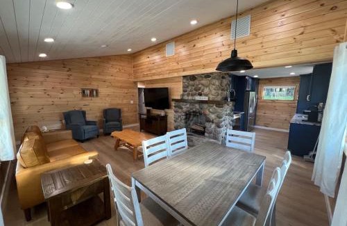 Cedarville House | 'Hillside' Cottage on the lake