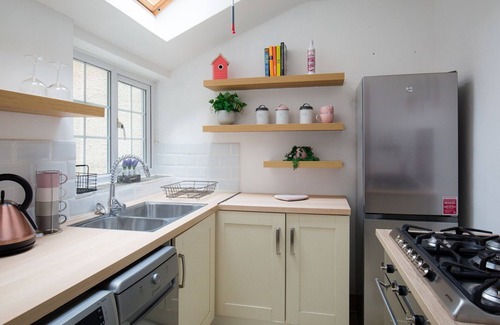 Tetbury Cottage | Hillside Cottage - sleeps 5 guests in 3 bedrooms