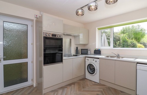Mangotsfield Cottage | HILLSIDE, family friendly, with a garden in Bishops Cleeve
