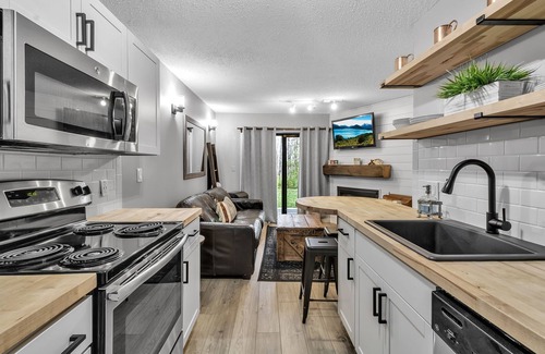 Great Valley Condo | Hillside Getaway in Ellicottville w/pool nearby! Sleeps 4!