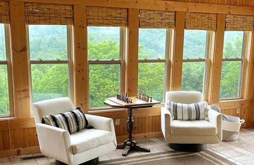 Rutherfordton House | Hillside Haven Cabin - Amazing Views with Hot Tub, Rutherfordton, NC