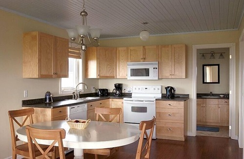 Burlington Cottage | Hillside Haven with Ocean View, Minutes to Cousin's Shore Beach!
