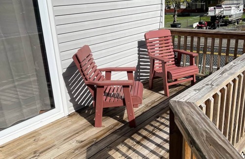 Covel House | Hillside Hideaway; Hatfield McCoy and Outlaw trails; Firepit; grills; Sleeps 13