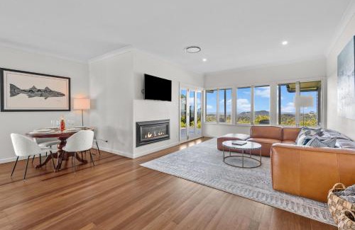 Bald Knob House | Hillside House at Bald Knob