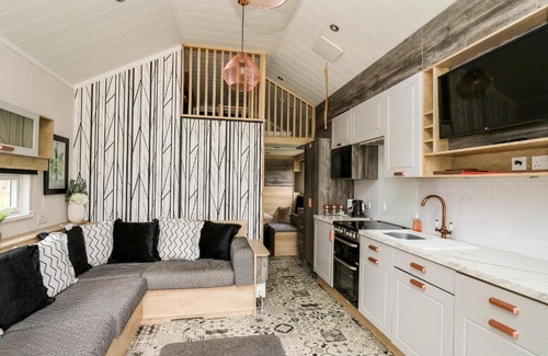 Llandrindod Wells House | Hillside Lodge