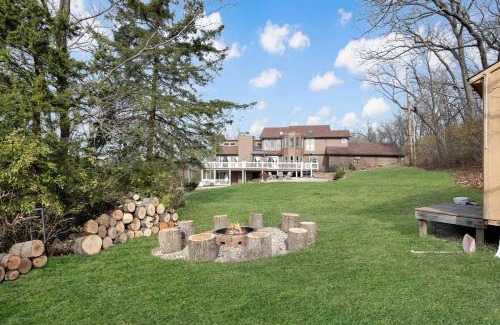 Bucyrus House | Hillside vacation next to Overland Park Kansas nature trail grill and fun