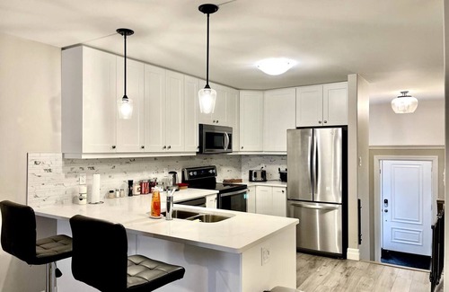 Trenton House | HILLSIDE VILLE - MINUTES AWAY FROM SANDBANK, BATAWA SKI HILL