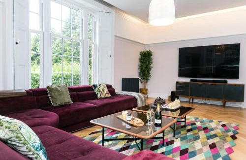 Pontefract House | Hillthorpe Estate - 14 Bed Manor House with Hot Tubs and Secluded Gardens